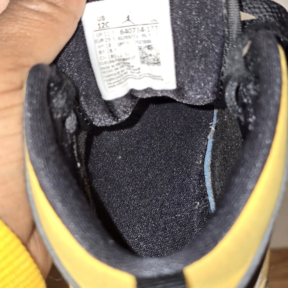 Jordan 1 Mid Pollen Kids Size 12C Black Yellow Leather High Top Sneakers
